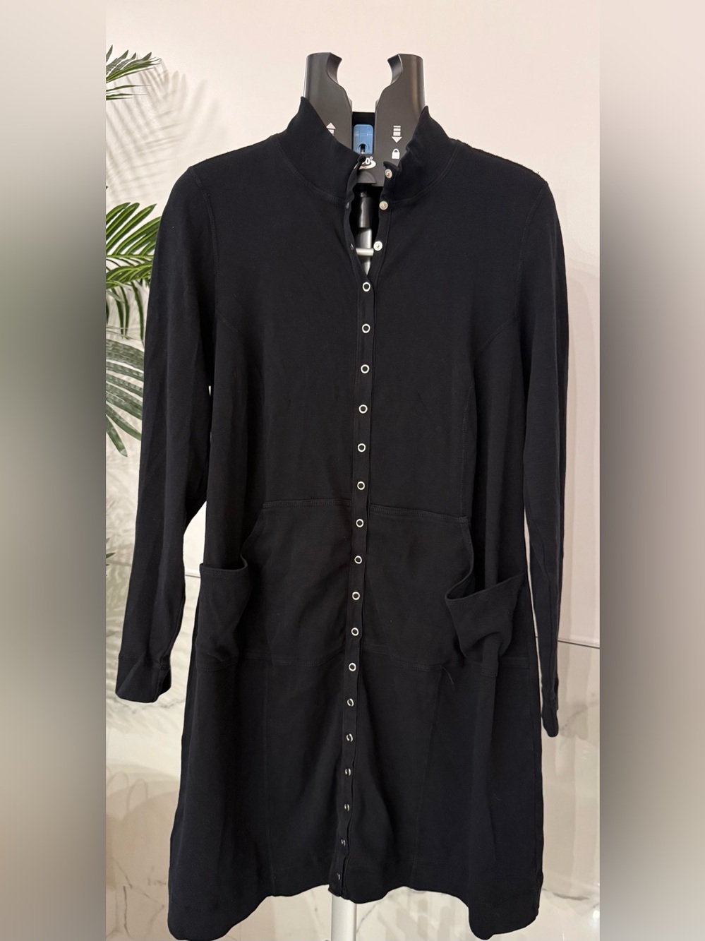 Vintage Barbara Lesser 100% C public otton Fibers Black Midi Dress Snap Front